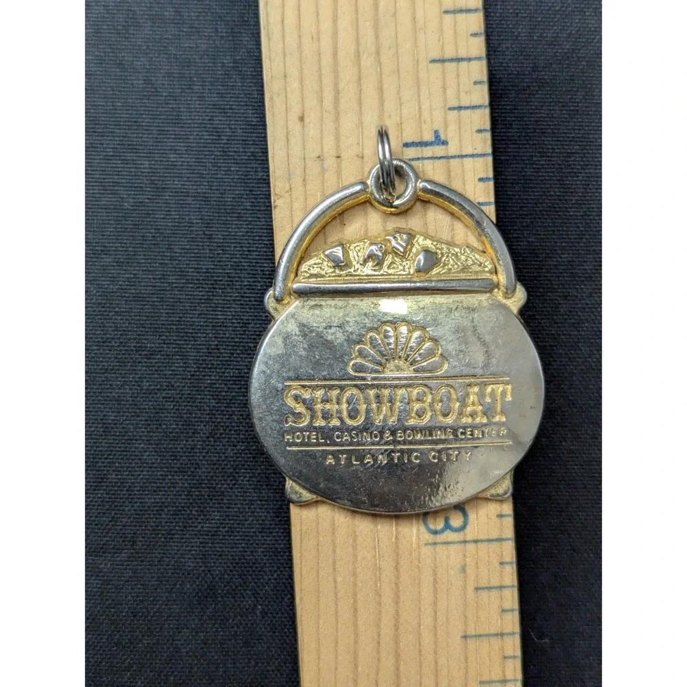 Vintage estate find Showboat Casino Atlantic City pot of gold‎ pendant keychain